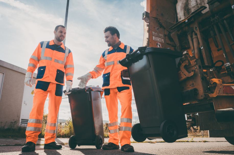6 Reasons To Hire Professional Junk Removal Services