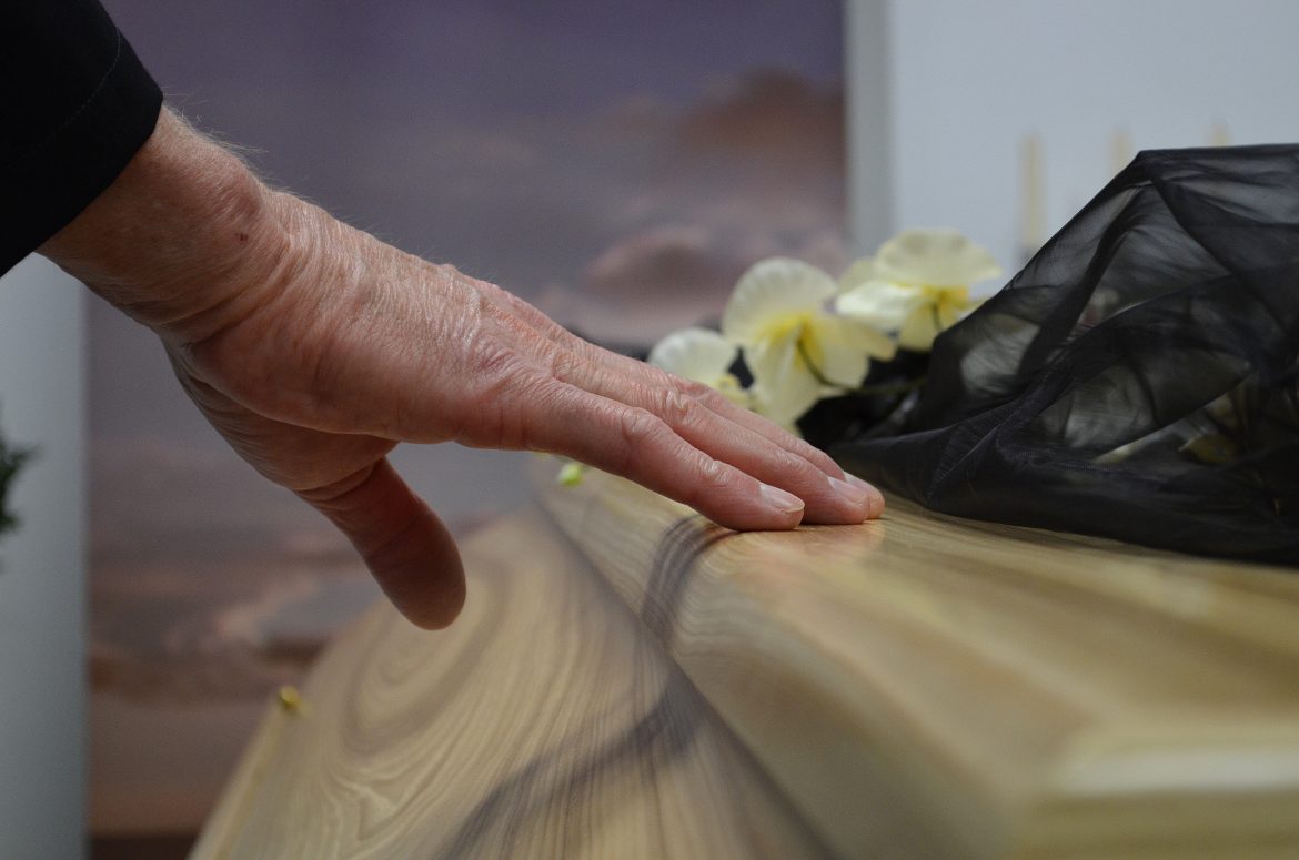 3 differences between cremation caskets vs. regular caskets – find out more here