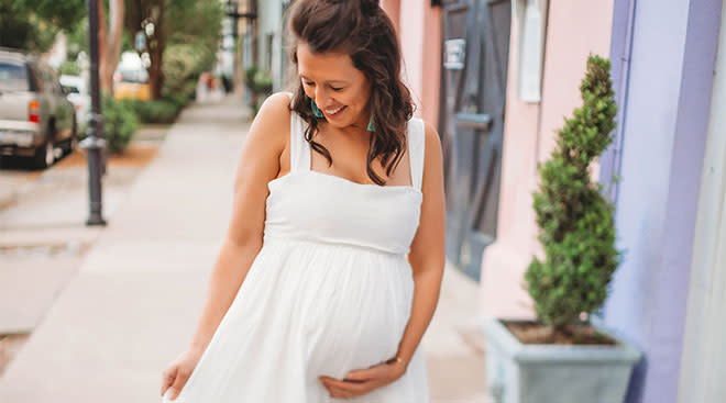 What Are the Advantages of Wearing Maxi-Style Dresses During Pregnancy?